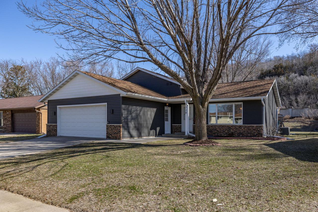 728 14th Ave, Onalaska, WI 54650