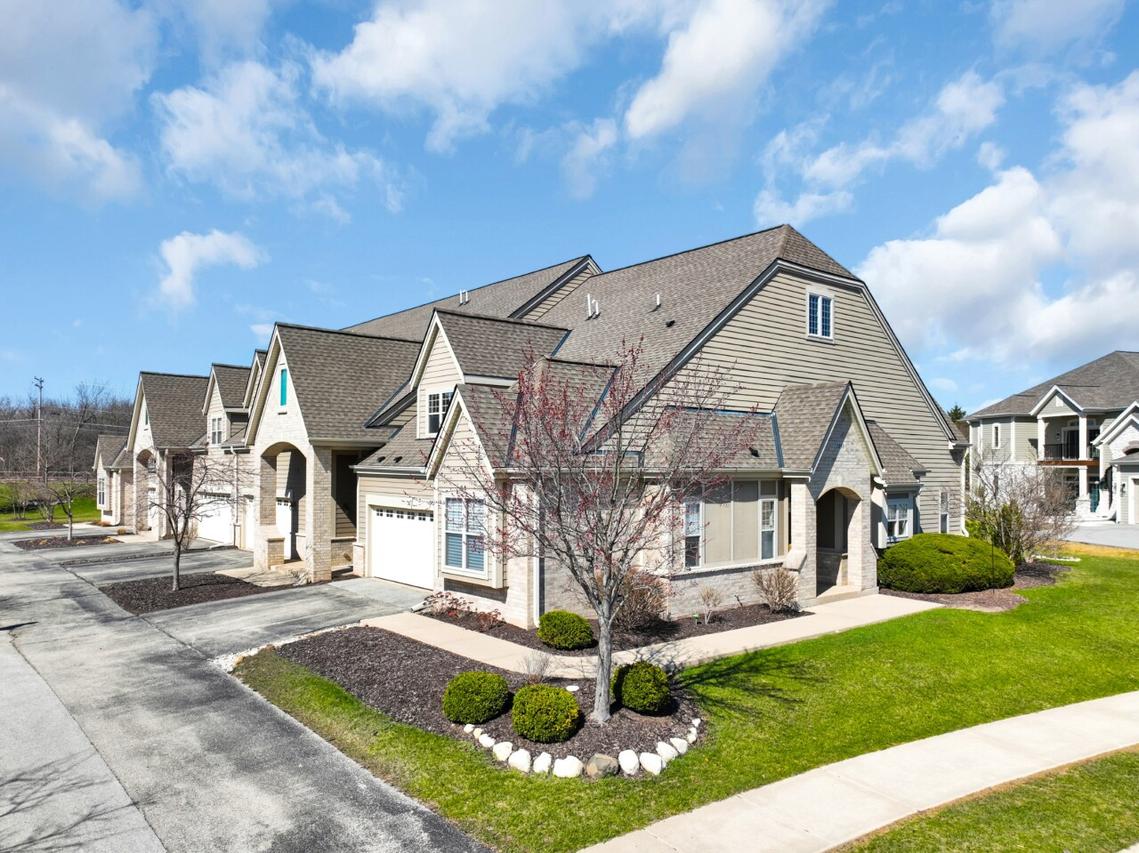 2850 Fox Lake #31, Waukesha, WI 53189