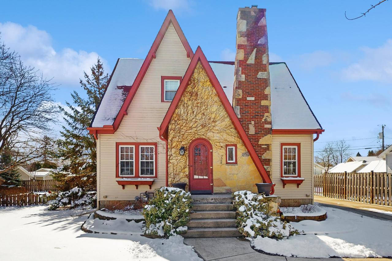 728 Milwaukee St., Lake Geneva, WI 53147