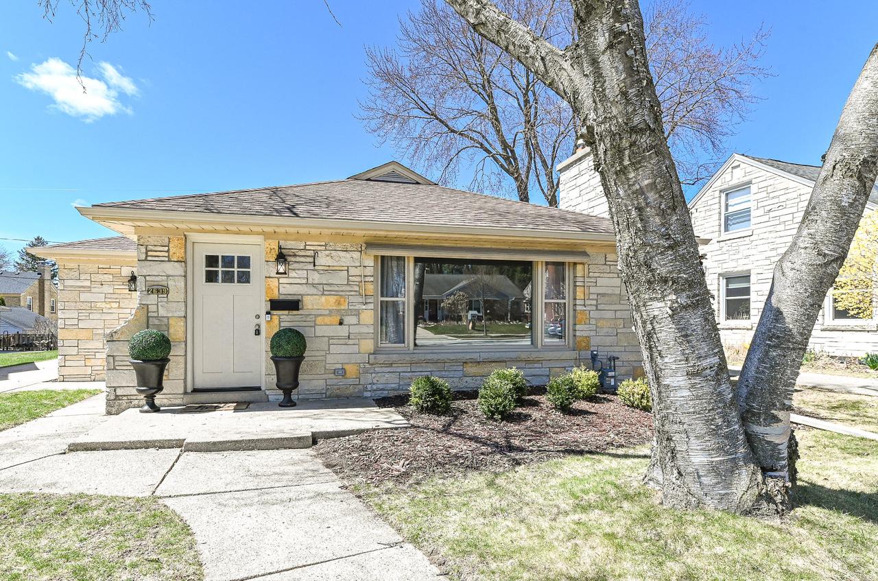 2639 N 85th St, Wauwatosa, WI 53226