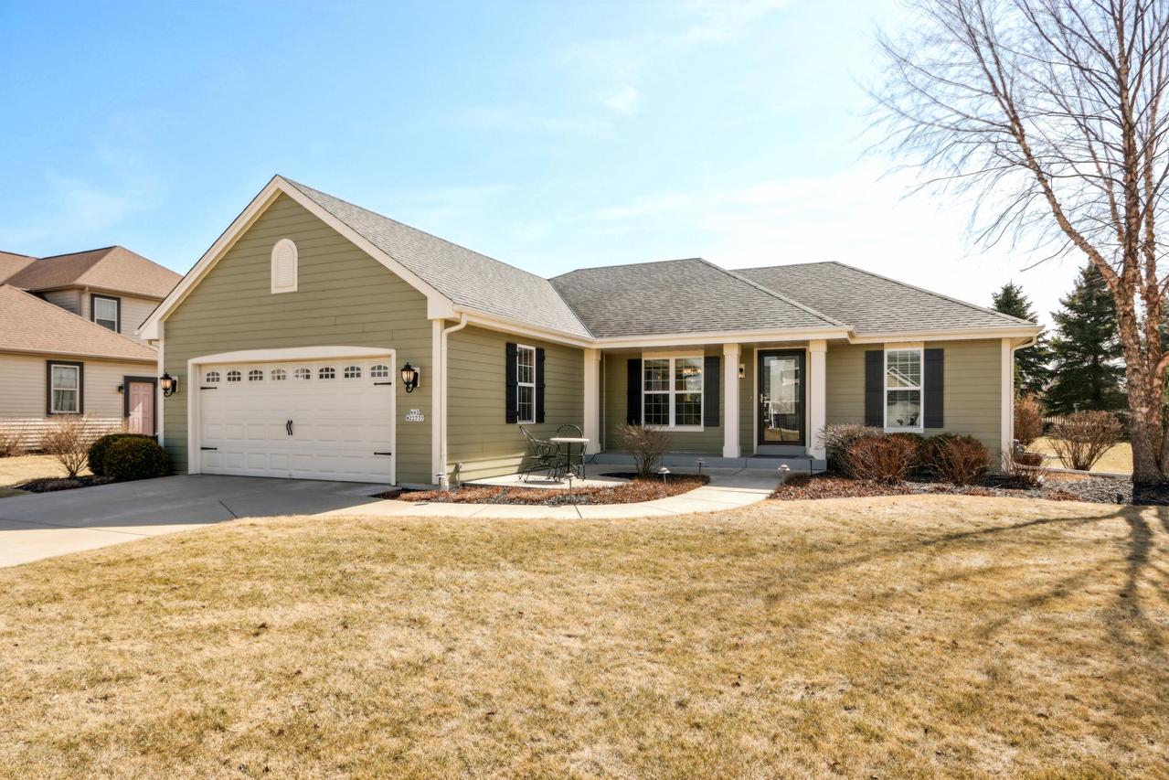 N42W22737 Cabot Ct, Pewaukee, WI 53072