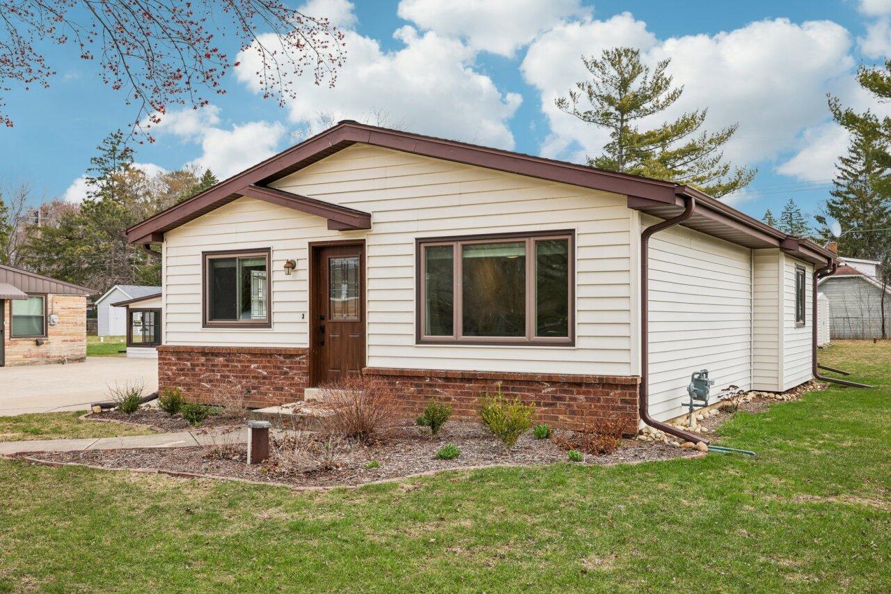 W229S8782 Clark St, Big Bend, WI 53103