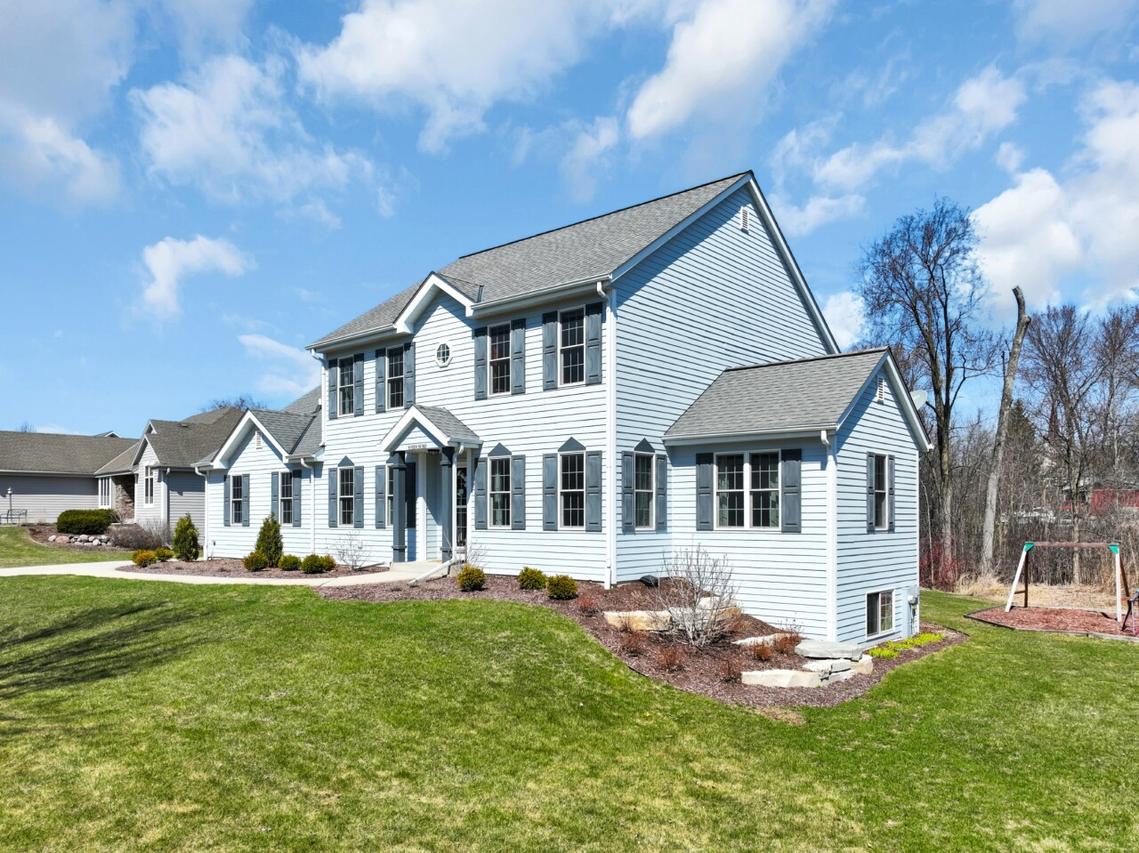 N102W14162 Berrywood Ct, Germantown, WI 53022