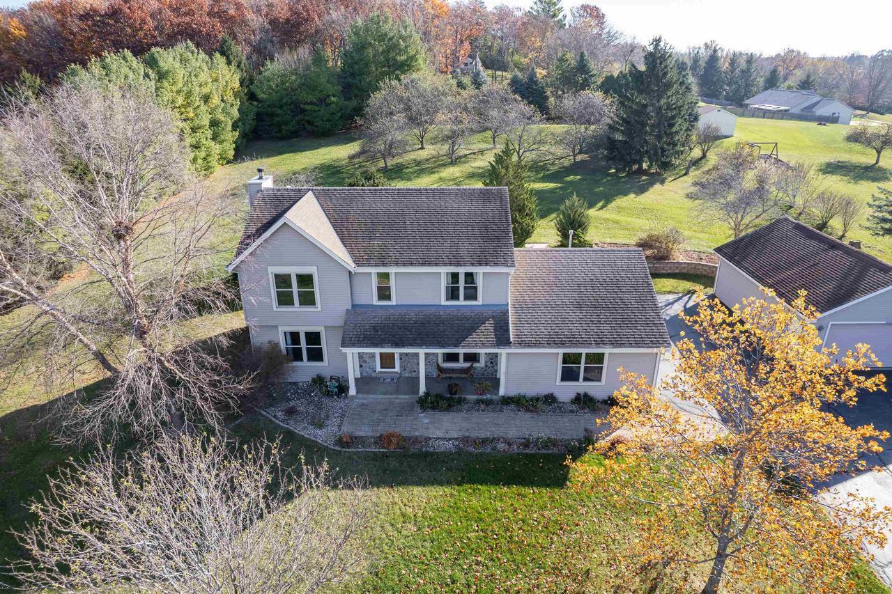 W296S2778 Meghan Ct, Genesee, WI 53188