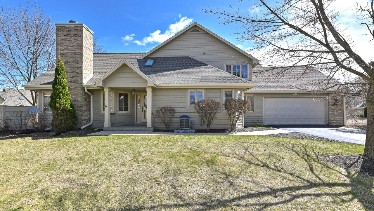N21W24156 Dorchester Dr #2D, Pewaukee, WI 53072