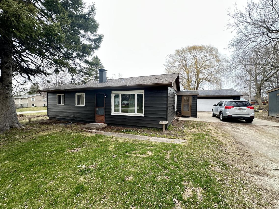 10634 S Chicago Rd, Oak Creek, WI 53154