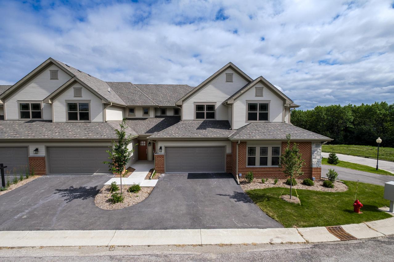 165 Aerie Cir #105, Brookfield, WI 53045