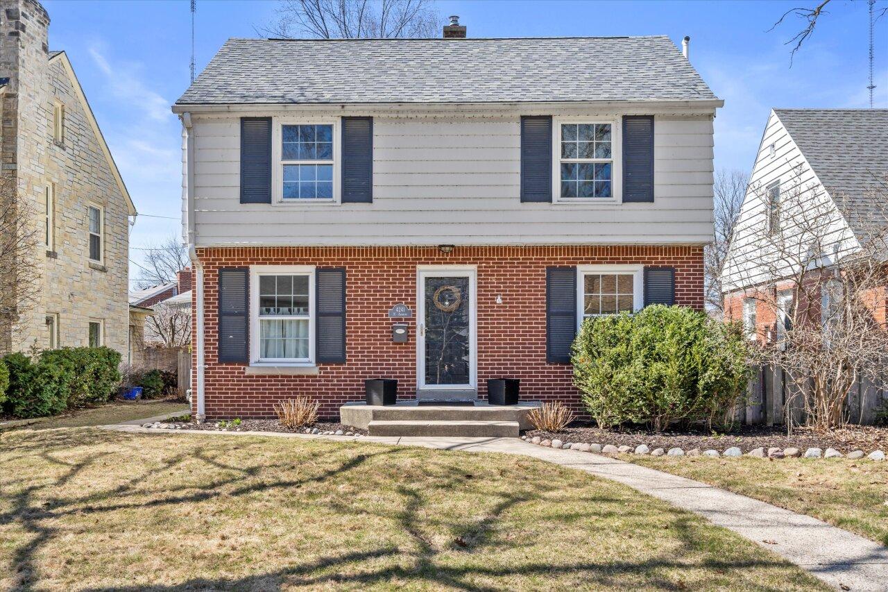 4241 N Ardmore Ave, Shorewood, WI 53211