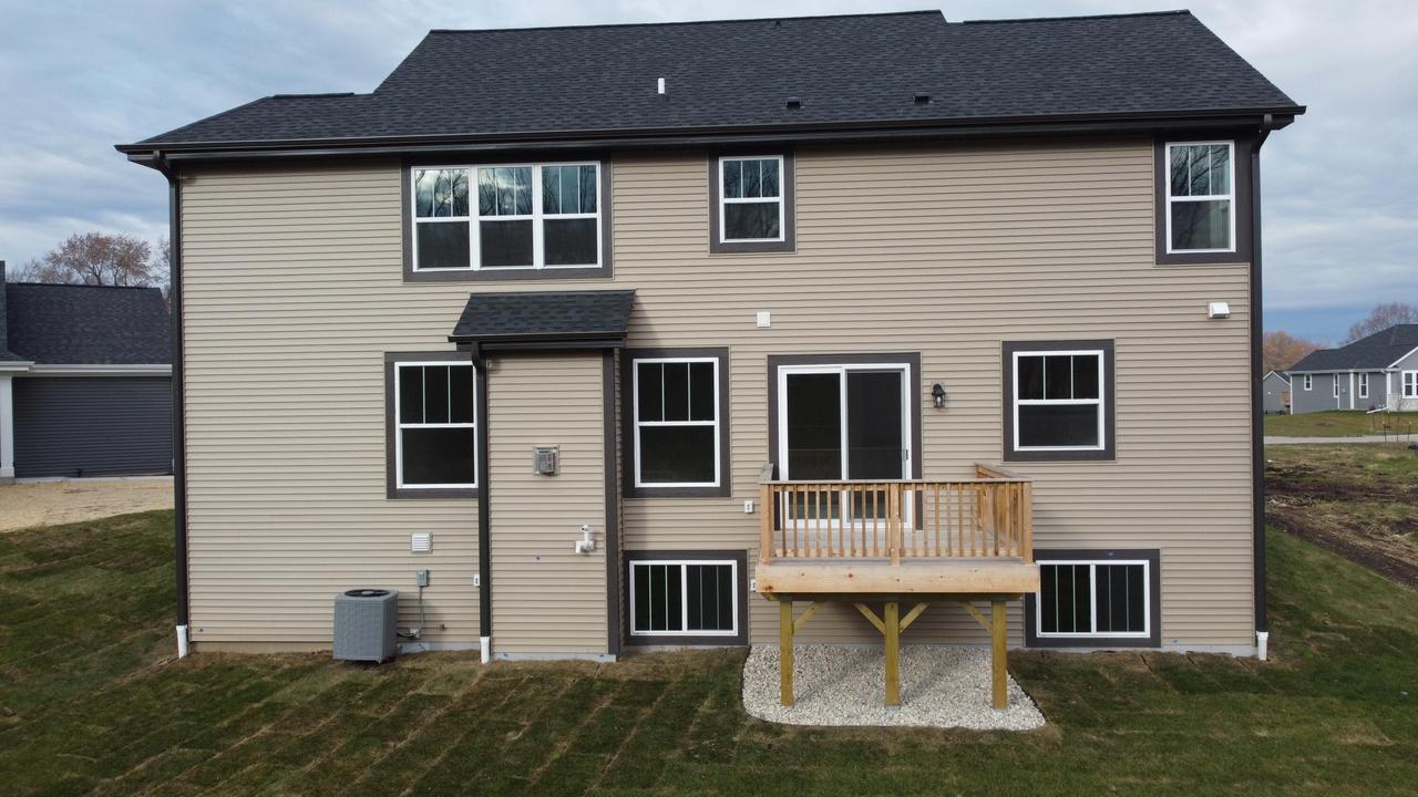 1036 Waterstone Ct, Pewaukee, WI 53072