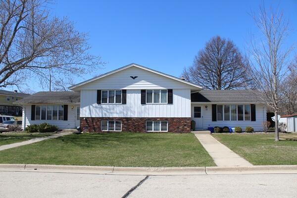 941 Midwood Dr #943, Burlington, WI 53105