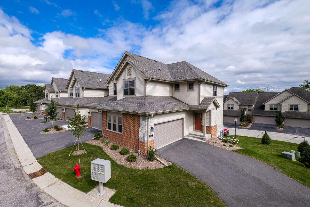 165 Aerie Cir #106, Brookfield, WI 53045
