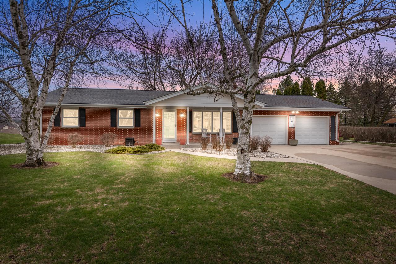 307 Summit Dr, Fredonia, WI 53021