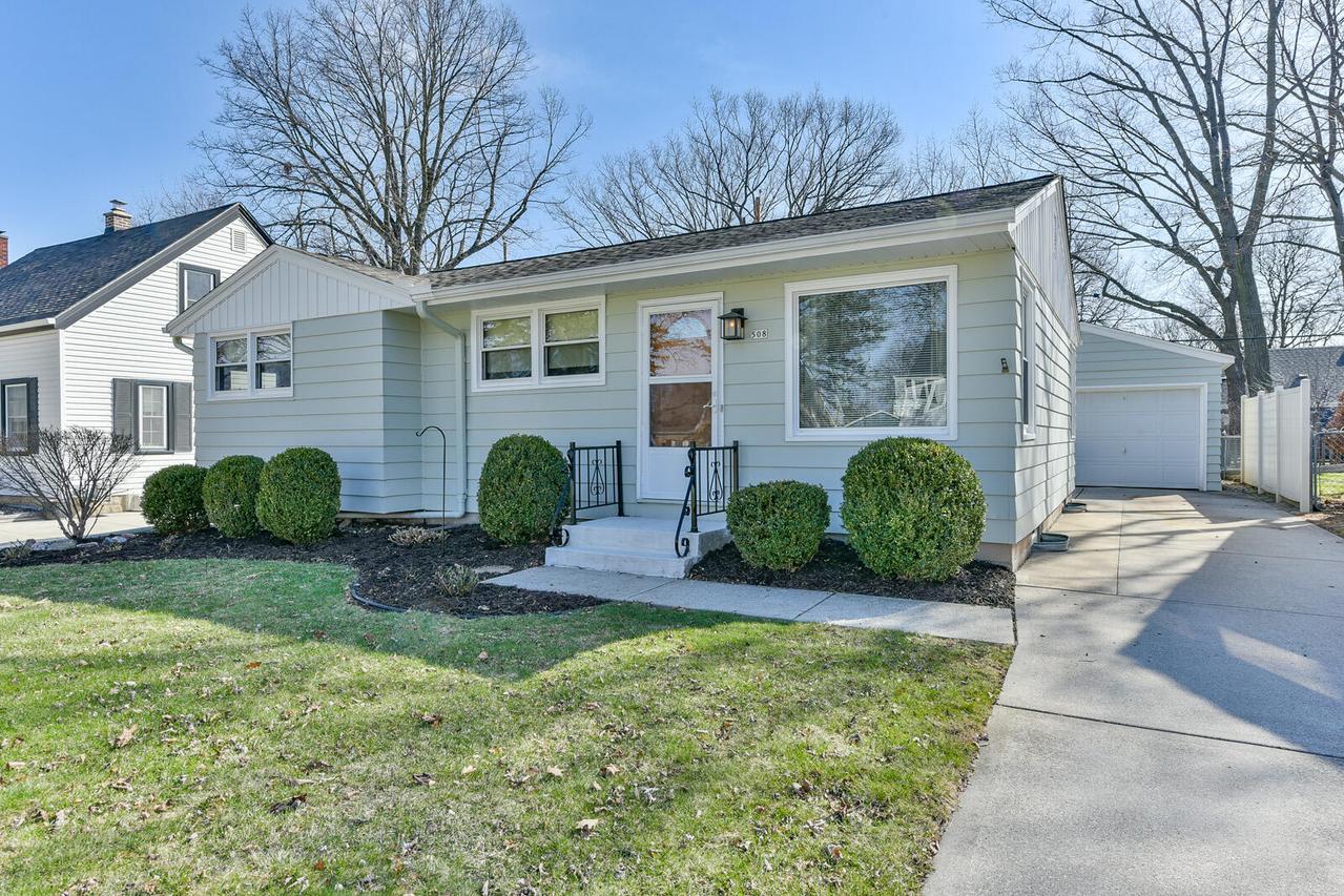 508 N 113th St, Wauwatosa, WI 53226