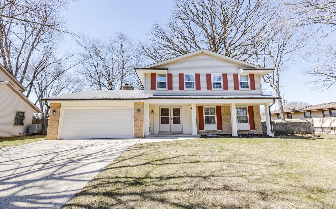 1904 Dixie Dr, Waukesha, WI 53189