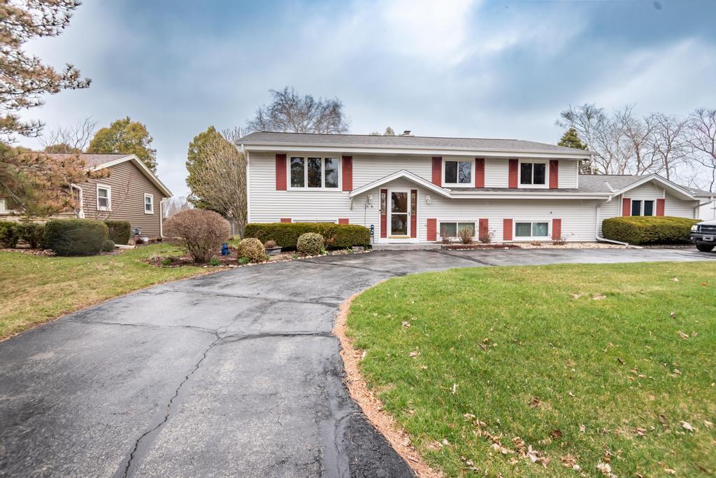 210 Northwood Dr, Caledonia, WI 53402