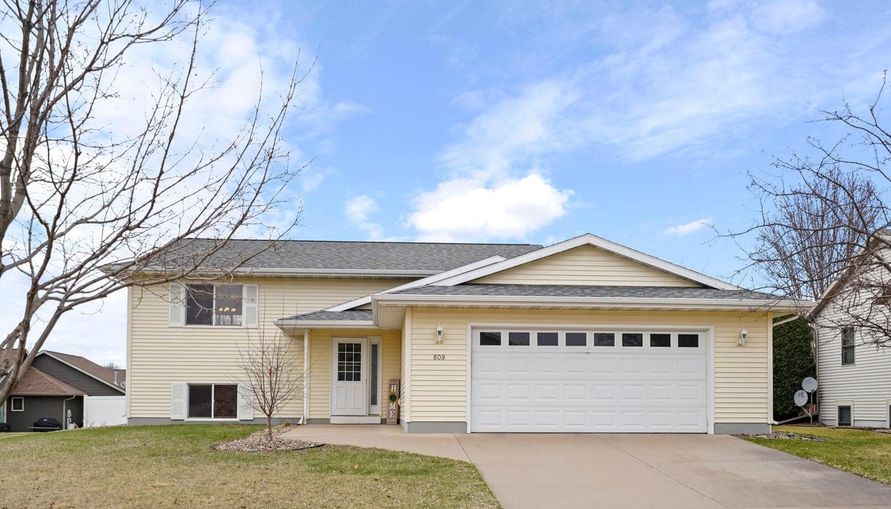 809 Silver Dr, Holmen, WI 54636