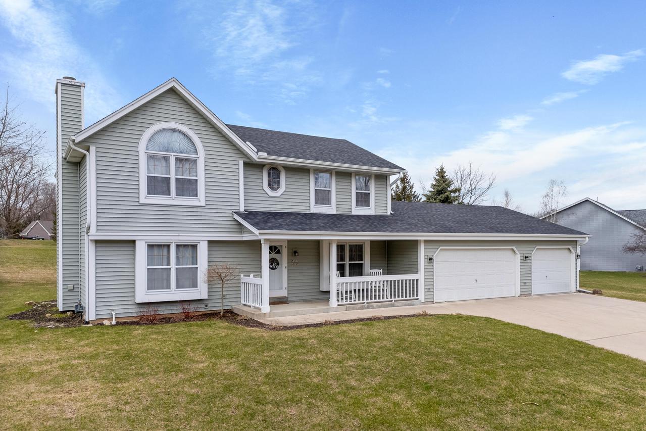 W257N7025 Victoria Cir, Lisbon, WI 53089