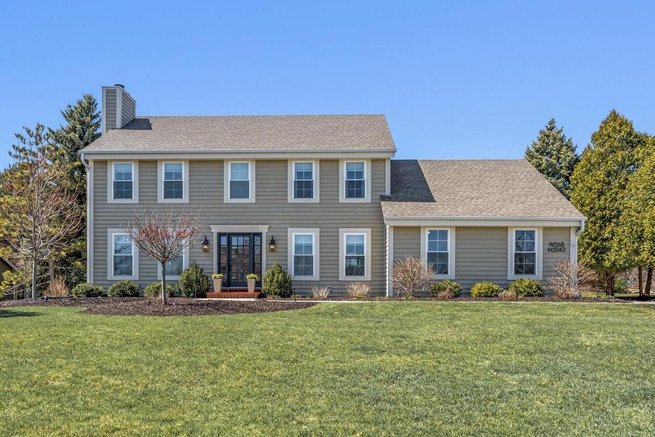 W268N2043 Shooting Star Rd, Pewaukee, WI 53072