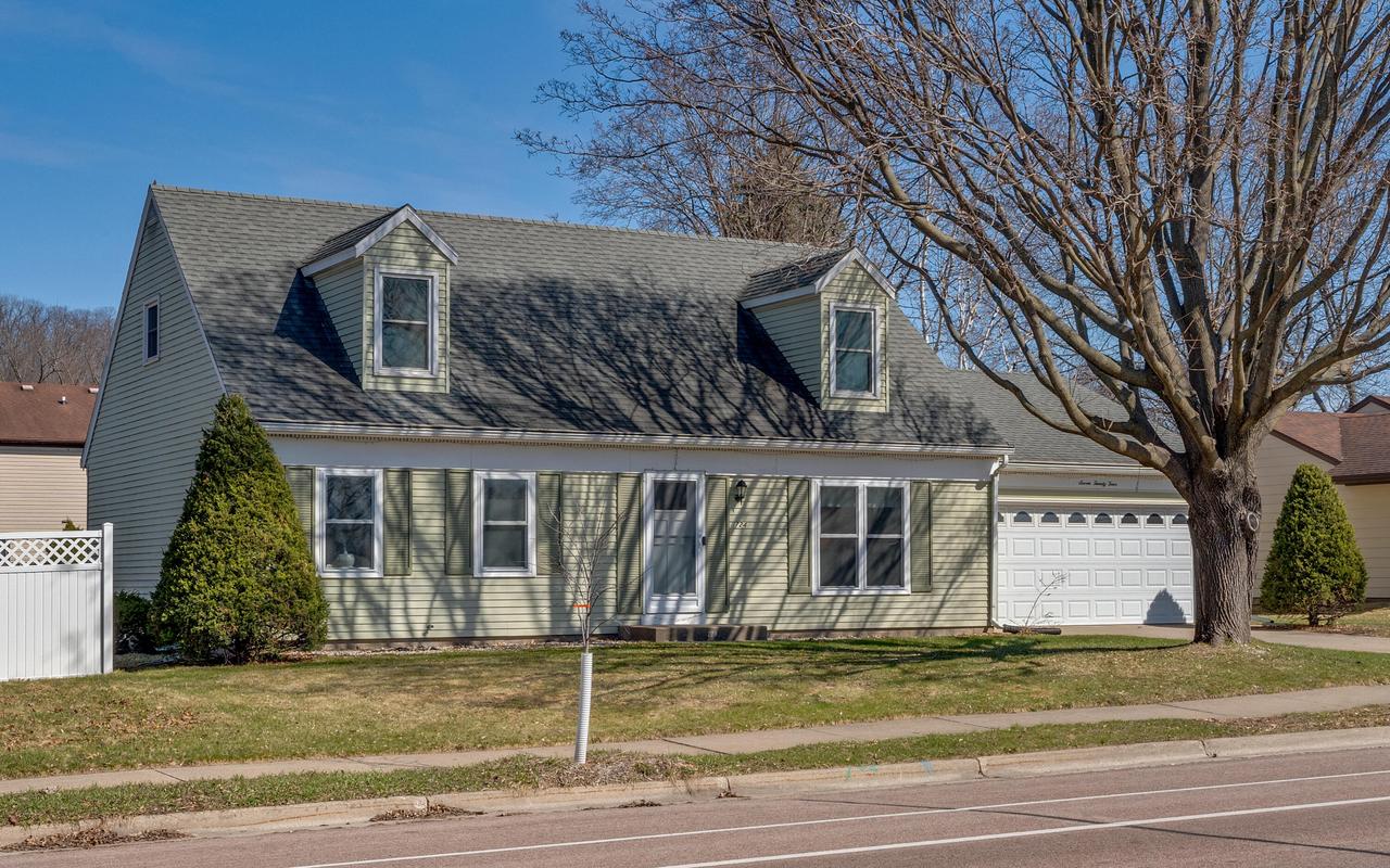 724 Sand Lake, Onalaska, WI 54650