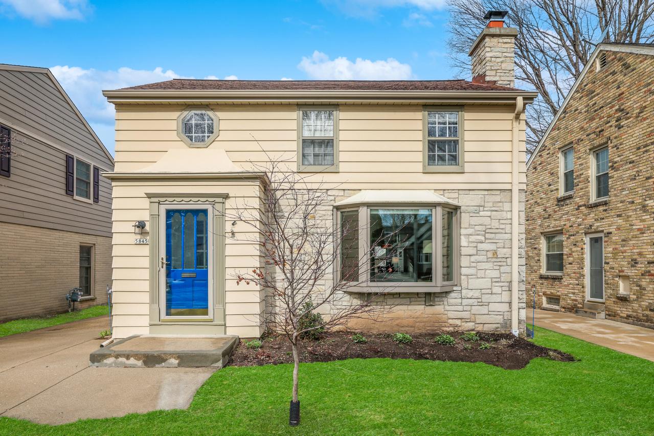 5845 N Shoreland Ave, Whitefish Bay, WI 53217