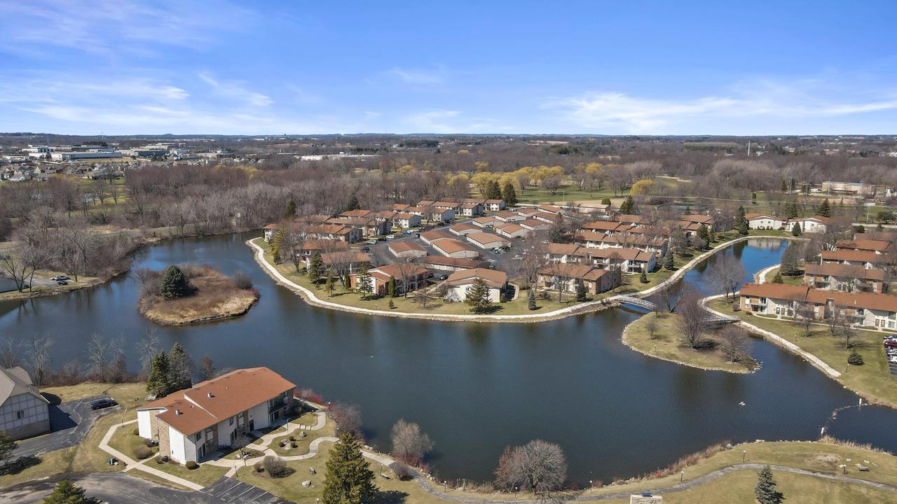 W170N11407 Armada Dr, Germantown, WI 53022