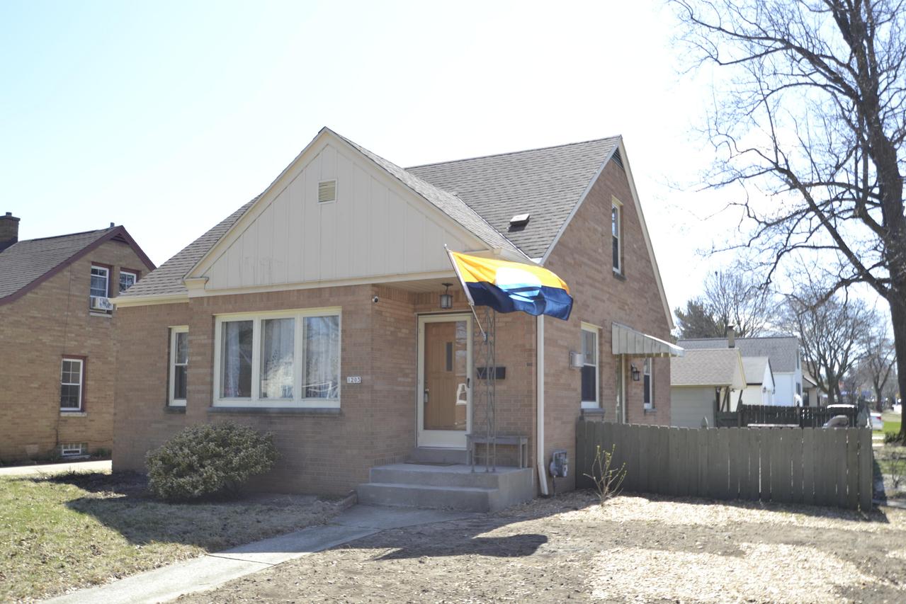 1203 E Crawford Ave, Milwaukee, WI 53207