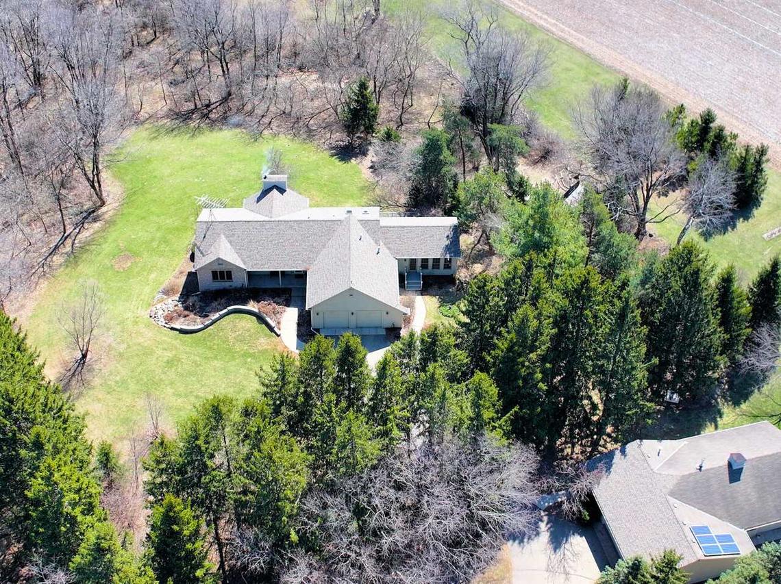 N5864 Hargraves Rd, Spring Prairie, WI 53105