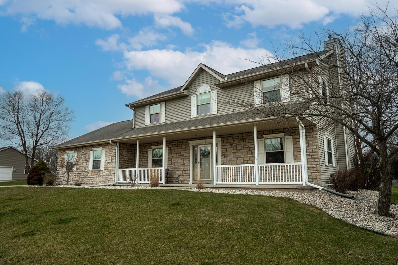 W330N4298 Glen Parc Cir, Nashotah, WI 53058