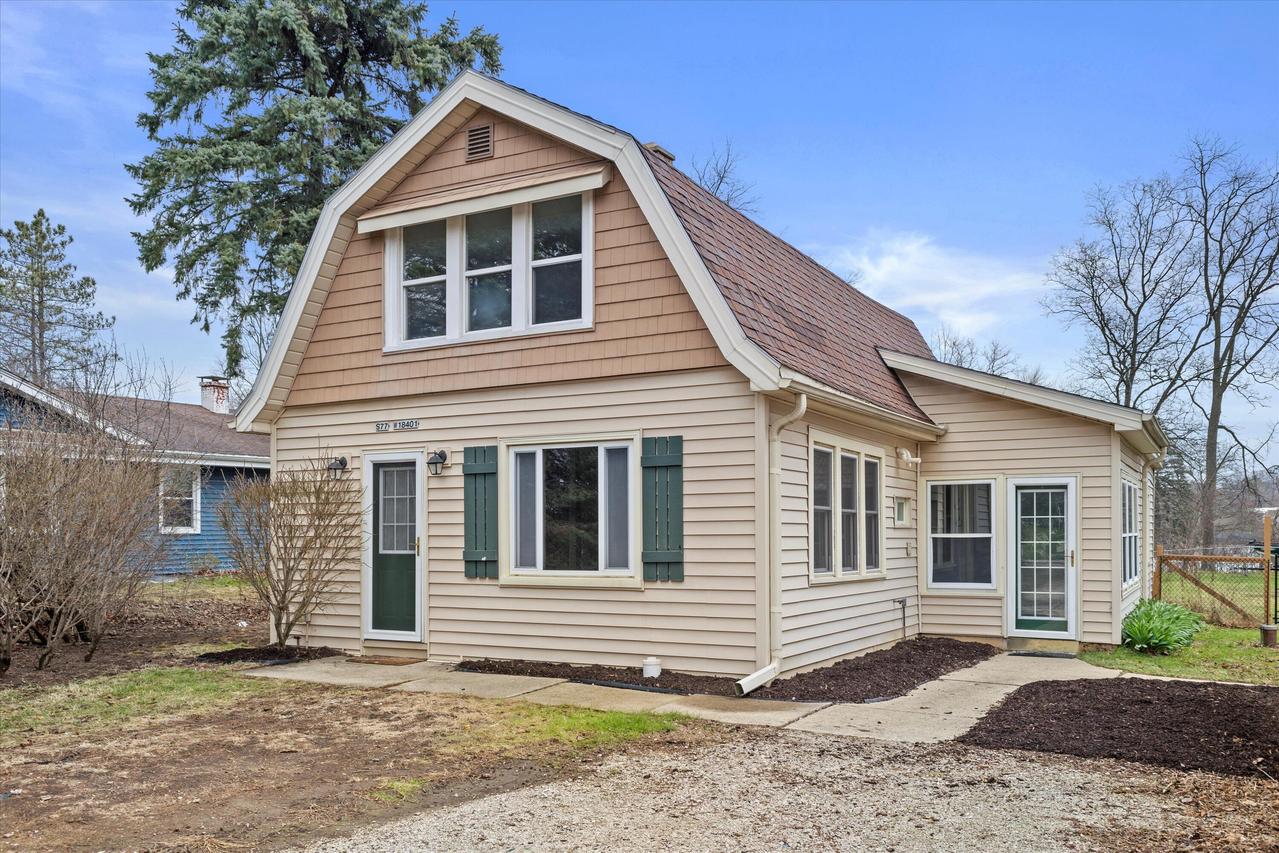 S77W18401 Kelly Dr, Muskego, WI 53150