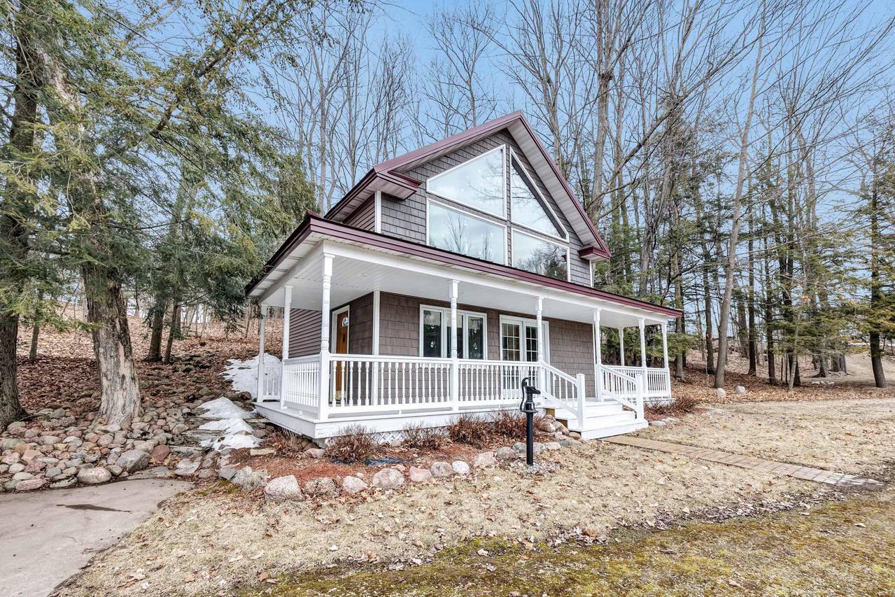 N9677 Lake Dr, Almon, WI 54416