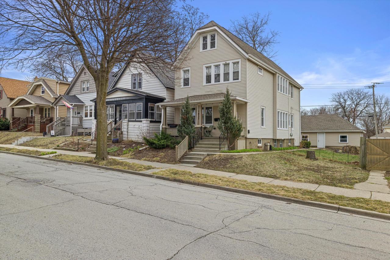 1837 E Hillcrest Ave, Milwaukee, WI 53207