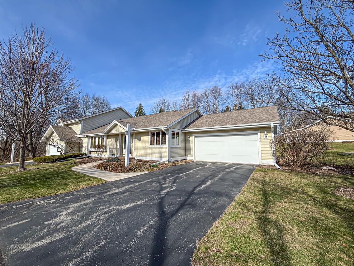 126 Harrogate Dr, Waukesha, WI 53188
