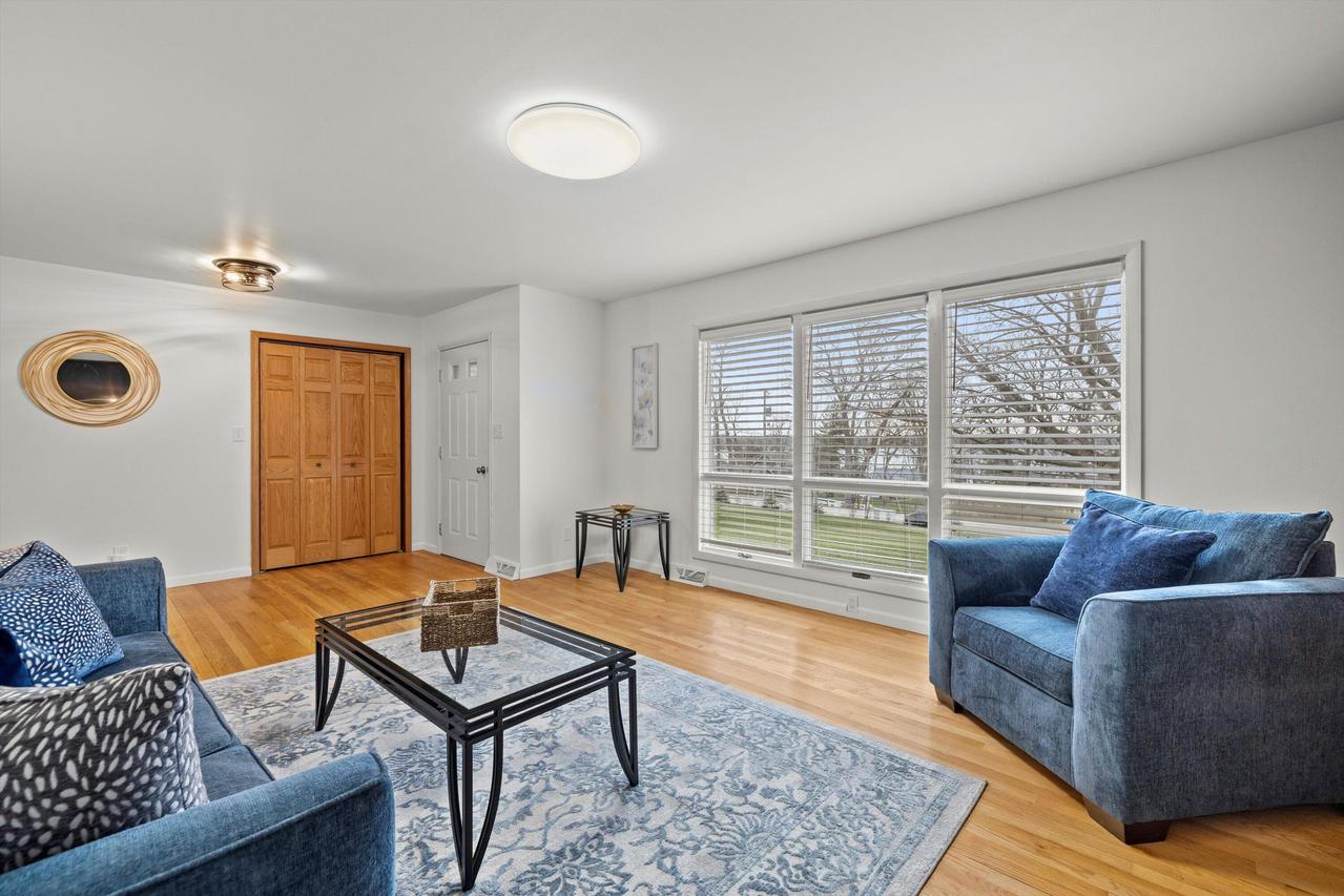 28141 Silver Lake, Salem Lakes, WI 53168