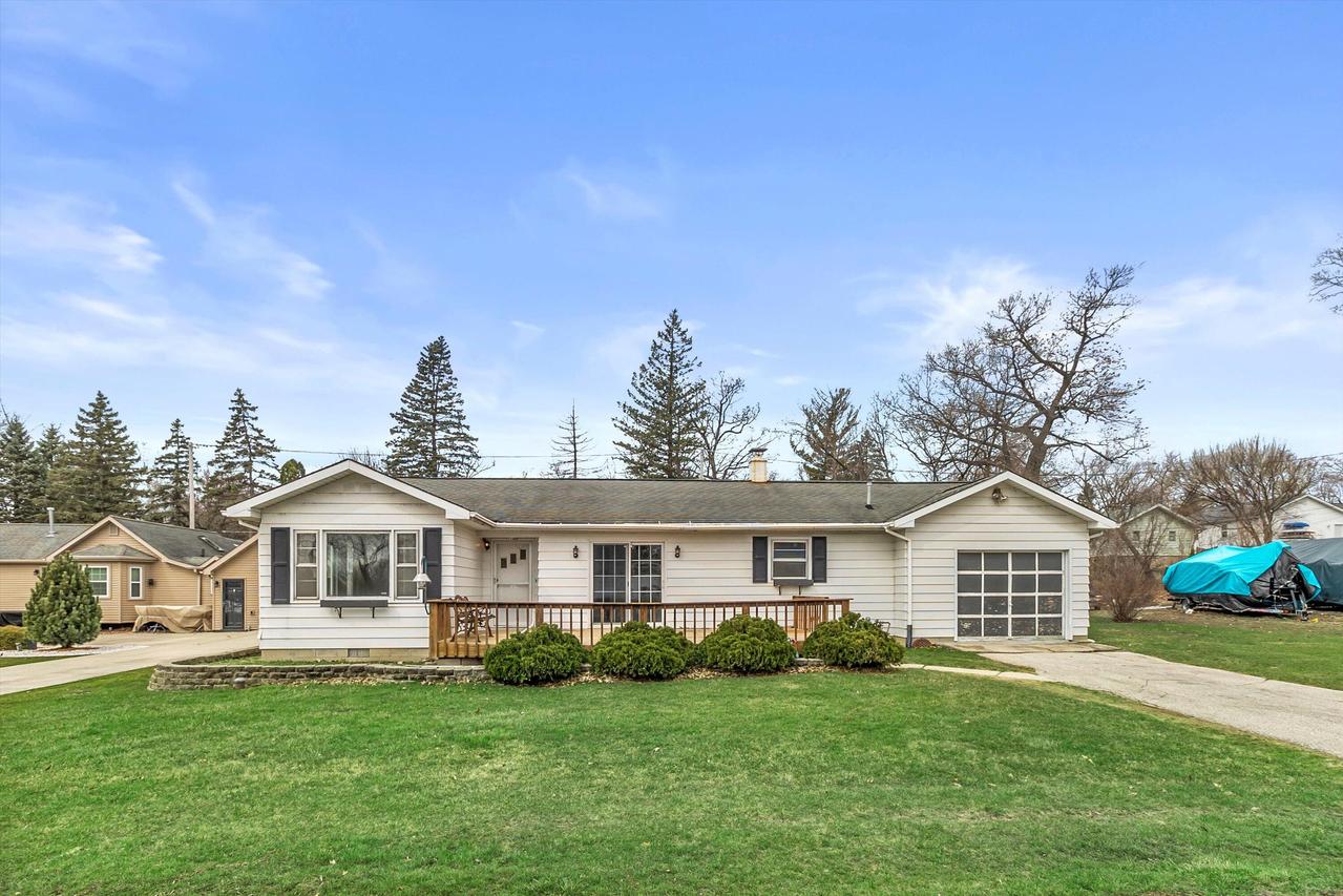 7100 247th Ave, Paddock Lake, WI 53168