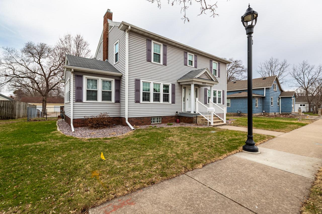 2215 George St, La Crosse, WI 54603