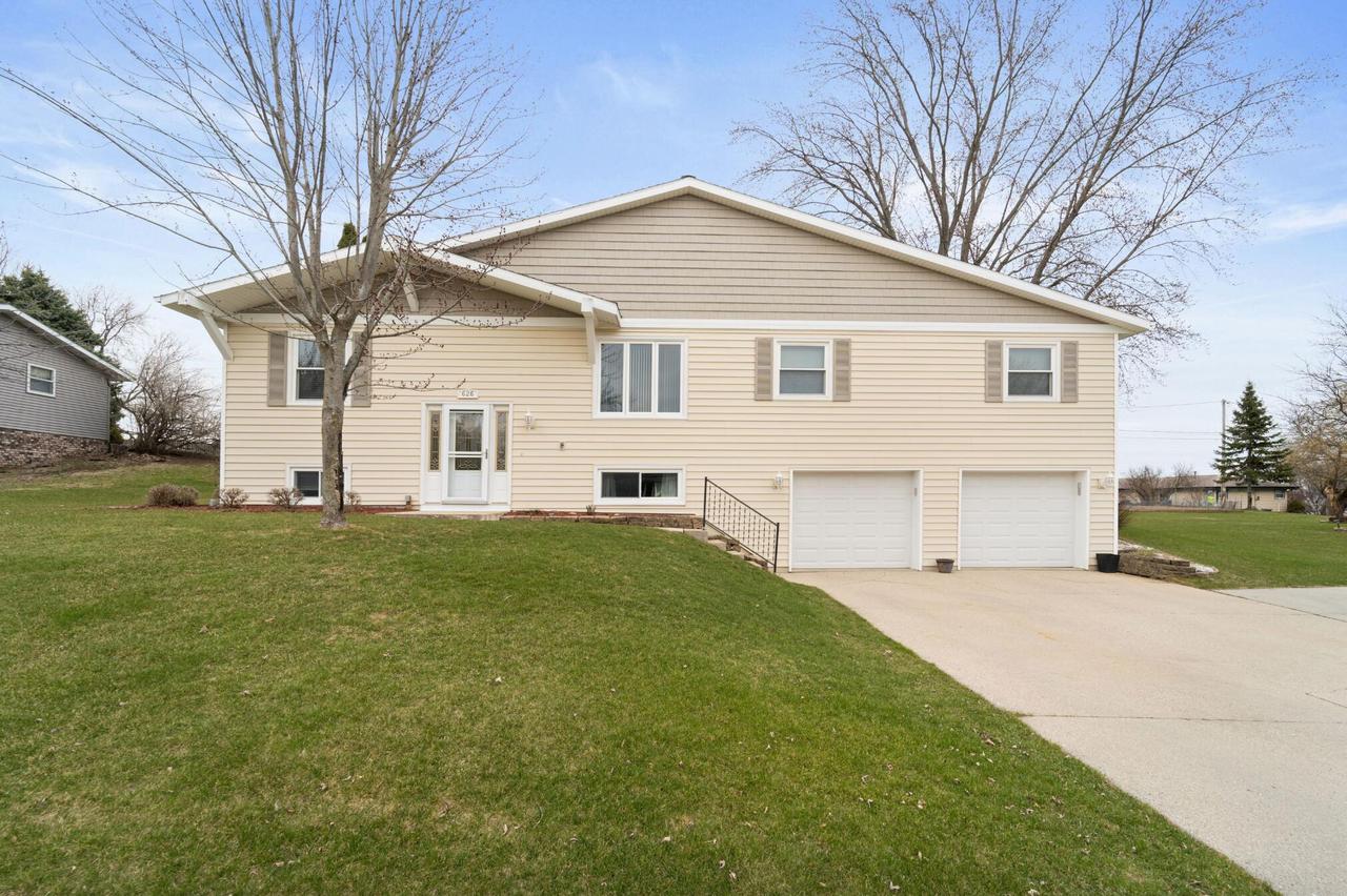626 Court Dr, Hartford, WI 53027