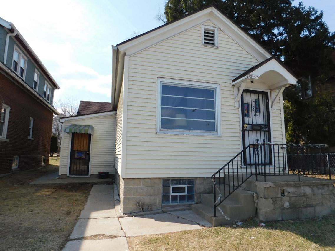 2457 N Holton St, Milwaukee, WI 53212