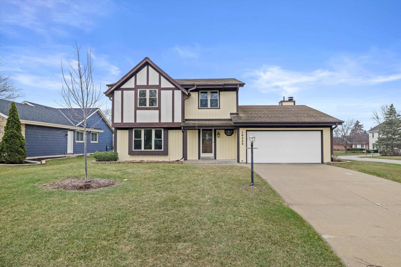 16325 W Marietta Dr, New Berlin, WI 53151
