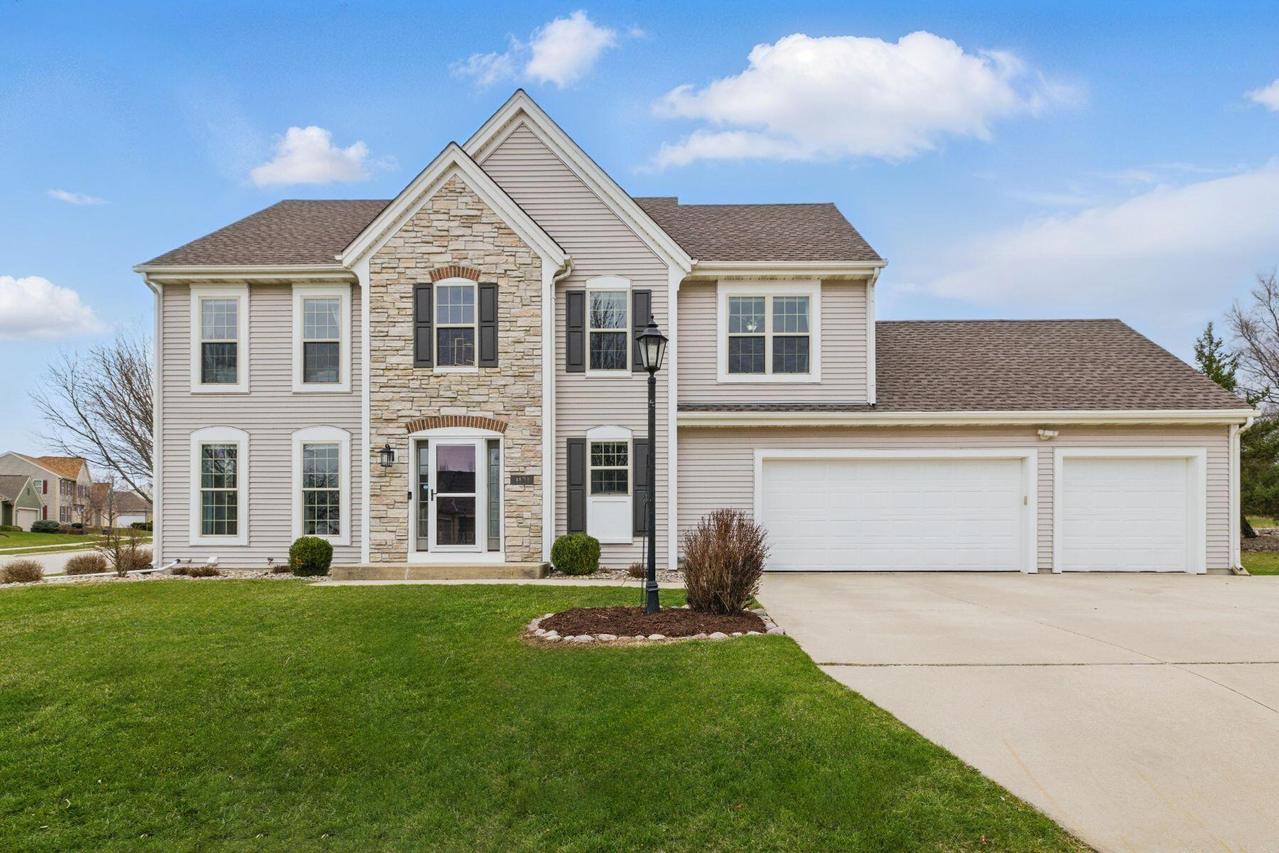 1121 Dana Ln, Waukesha, WI 53189