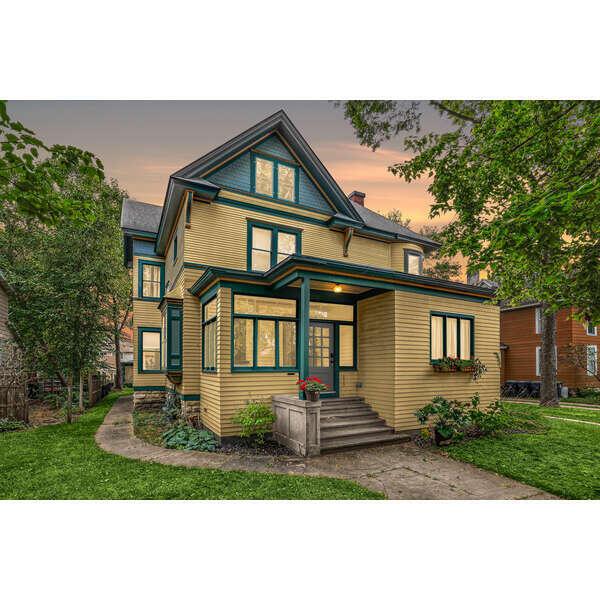 233 9th St #235, La Crosse, WI 54601
