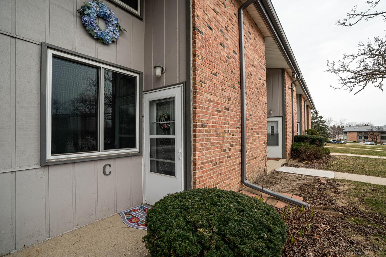 1440 Big Bend #C, Waukesha, WI 53189