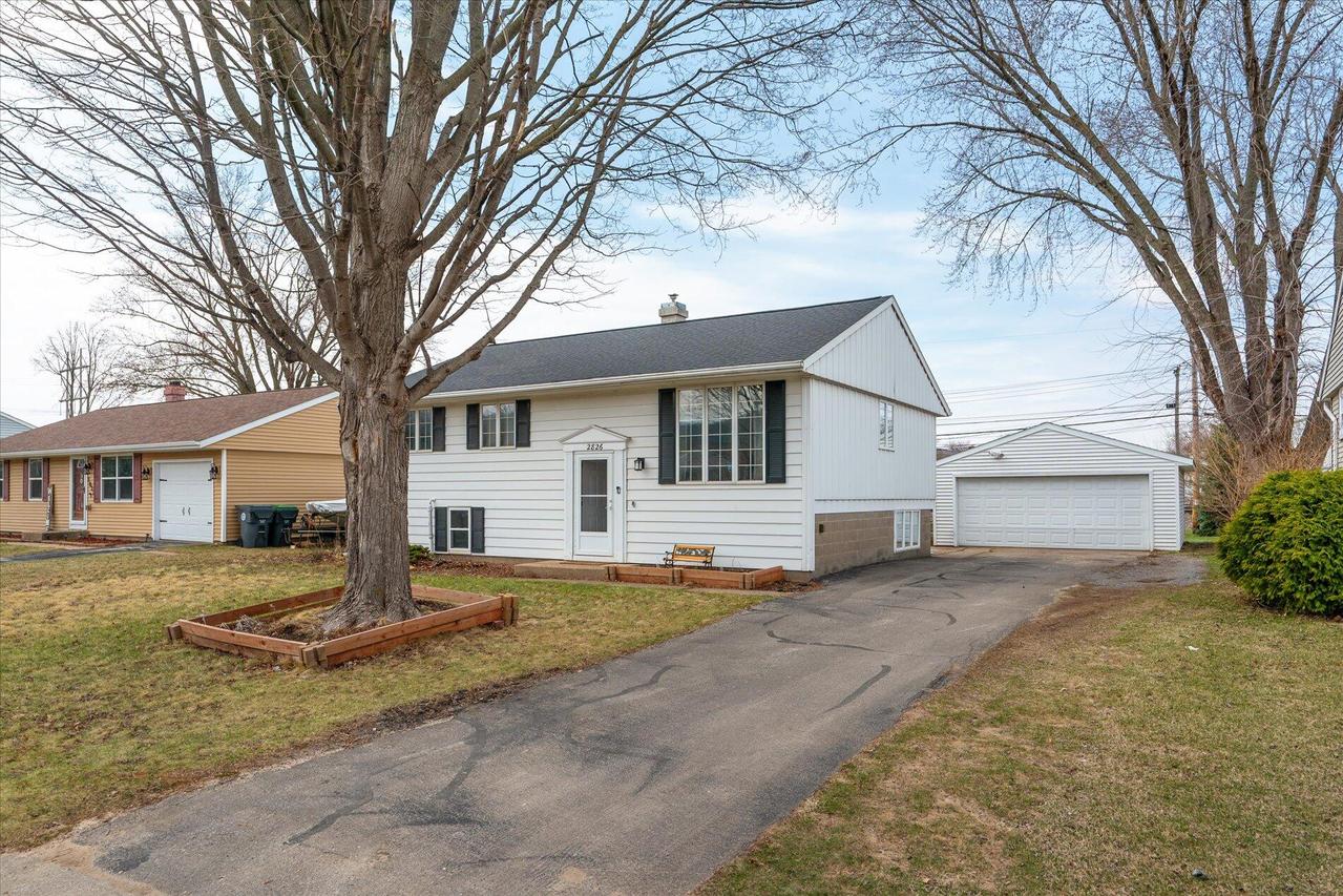 2826 S 29th Ct, La Crosse, WI 54601