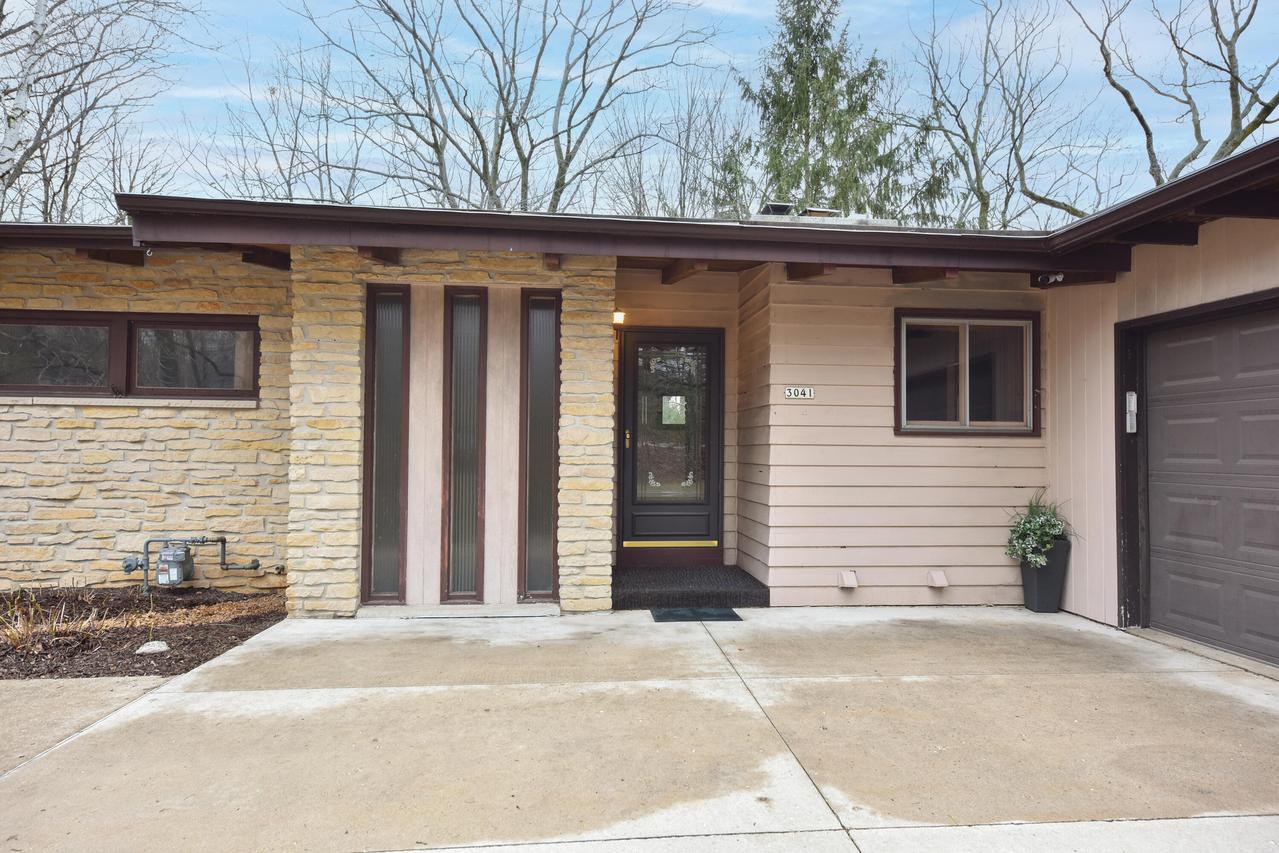 3041 Old Oak Rd, Hartford, WI 53027