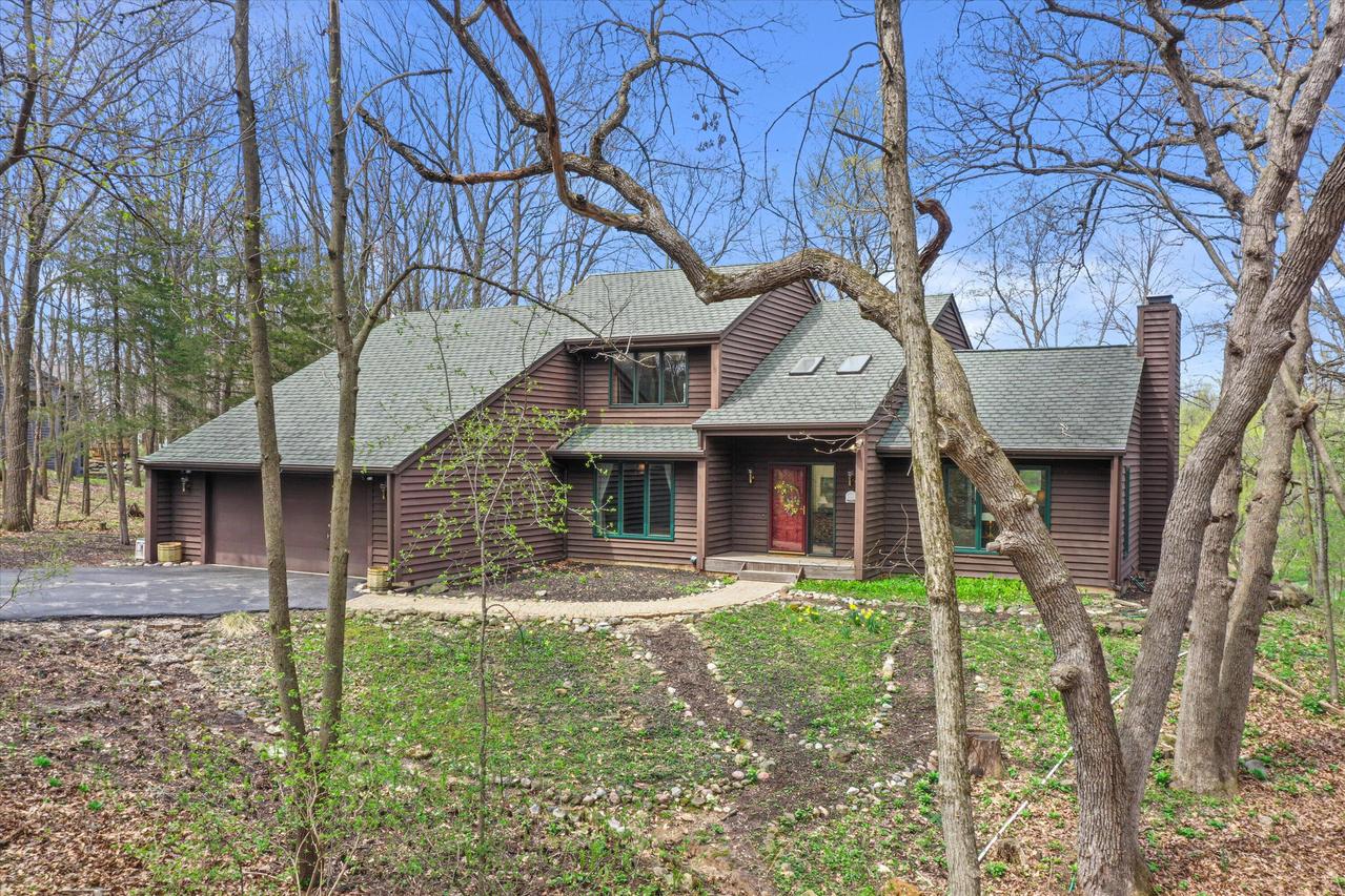 N1W33808 Abitz Rd, Delafield, WI 53066