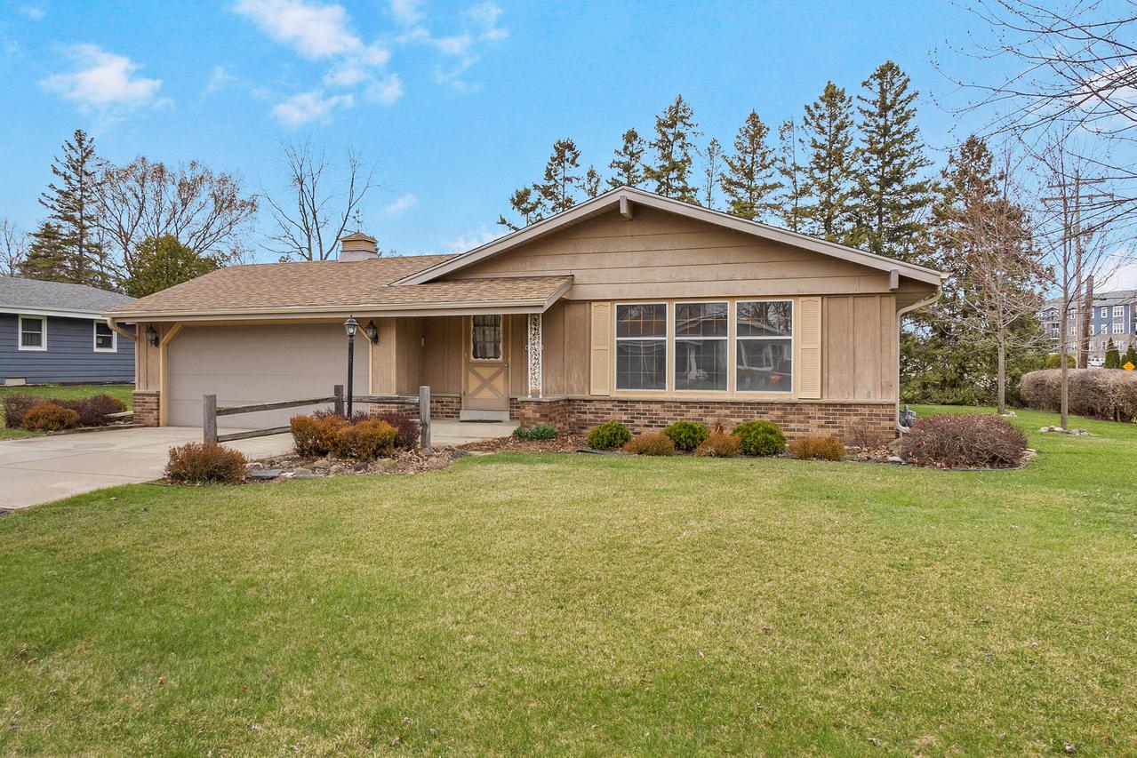 S69W14828 Dartmouth Cir, Muskego, WI 53150