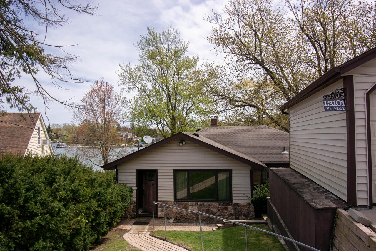 12101 216th Ave, Bristol, WI 53104