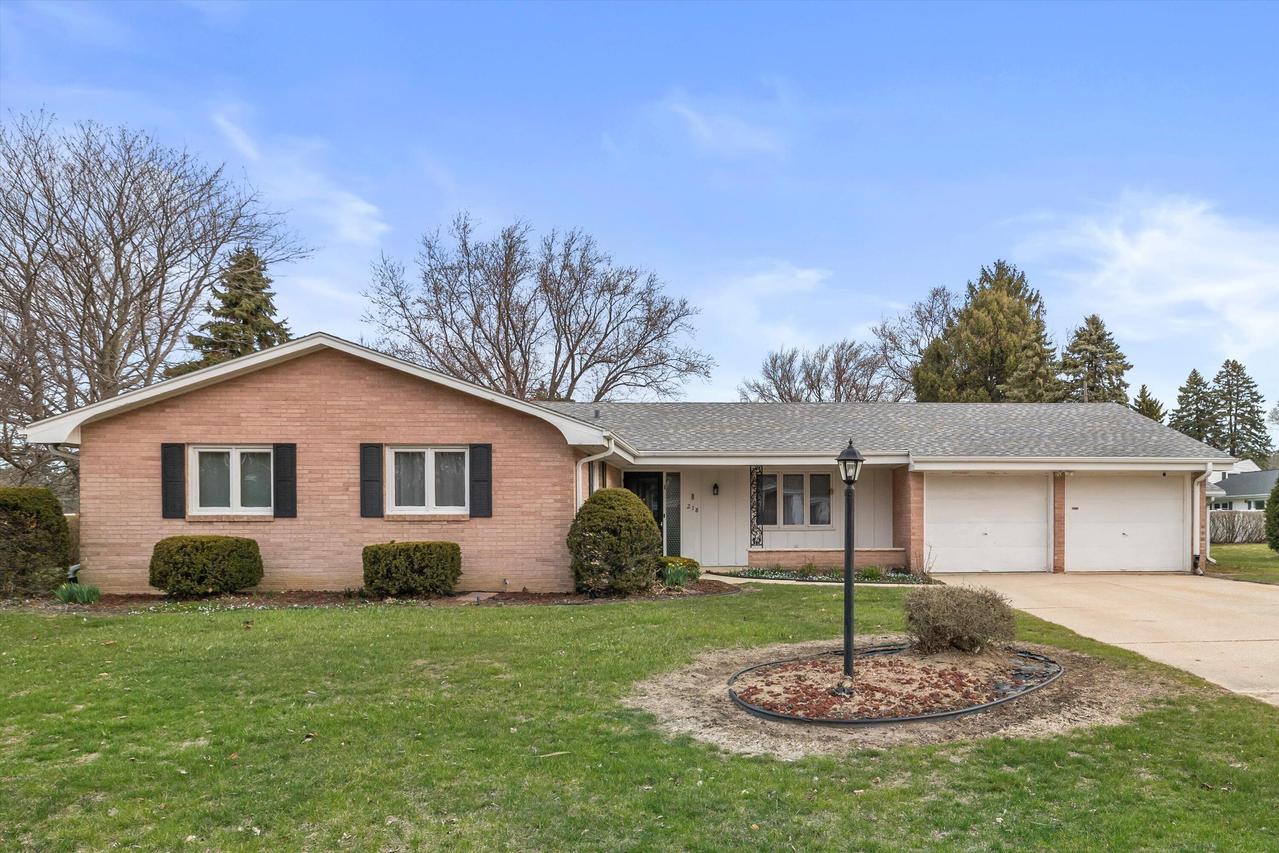 218 Hollow Creek, Wind Point, WI 53402