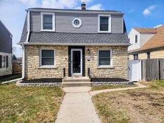 2373 S 54th St, West Allis, WI 53219