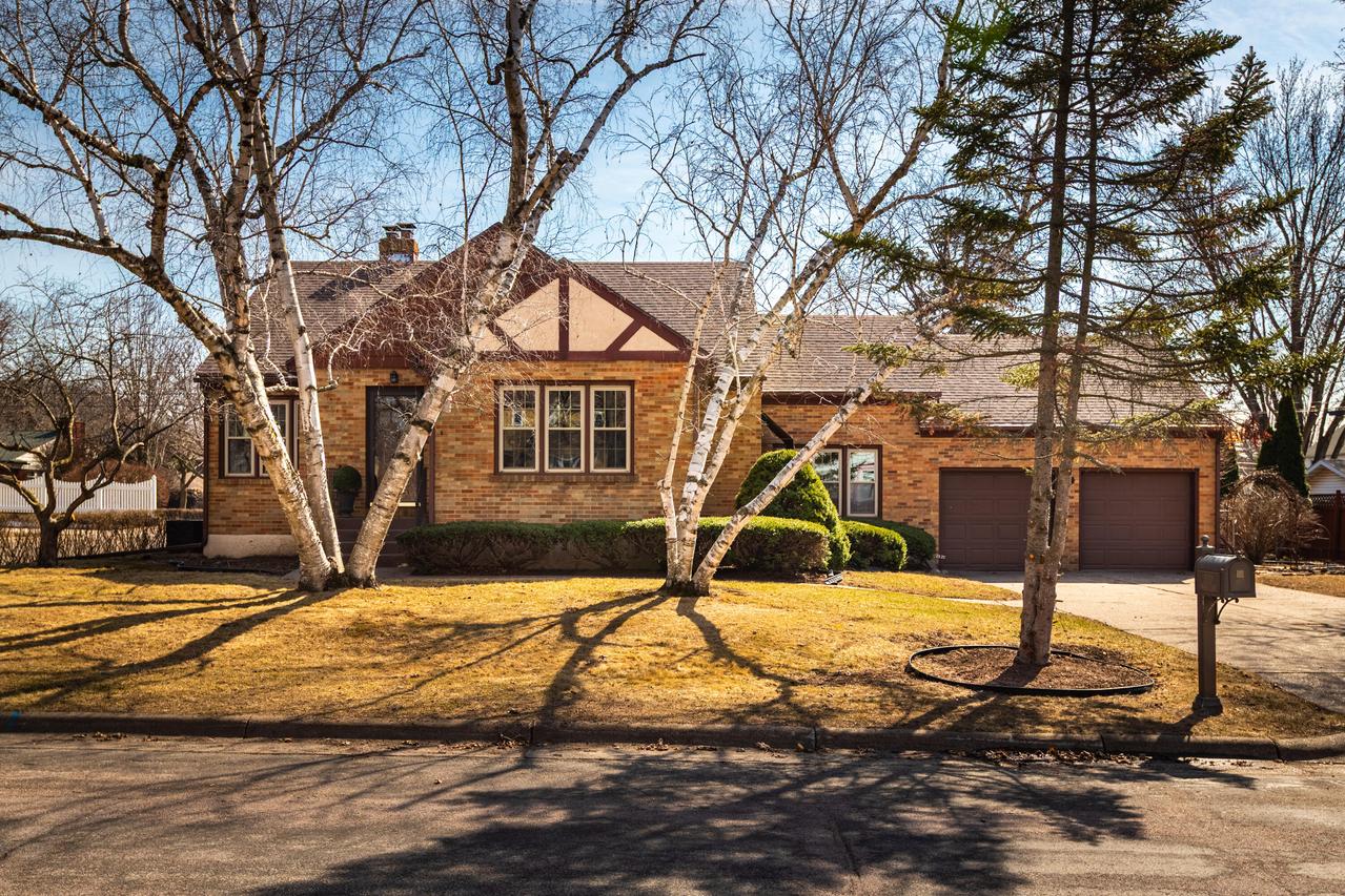 2520 Hackberry Ln, La Crosse, WI 54601