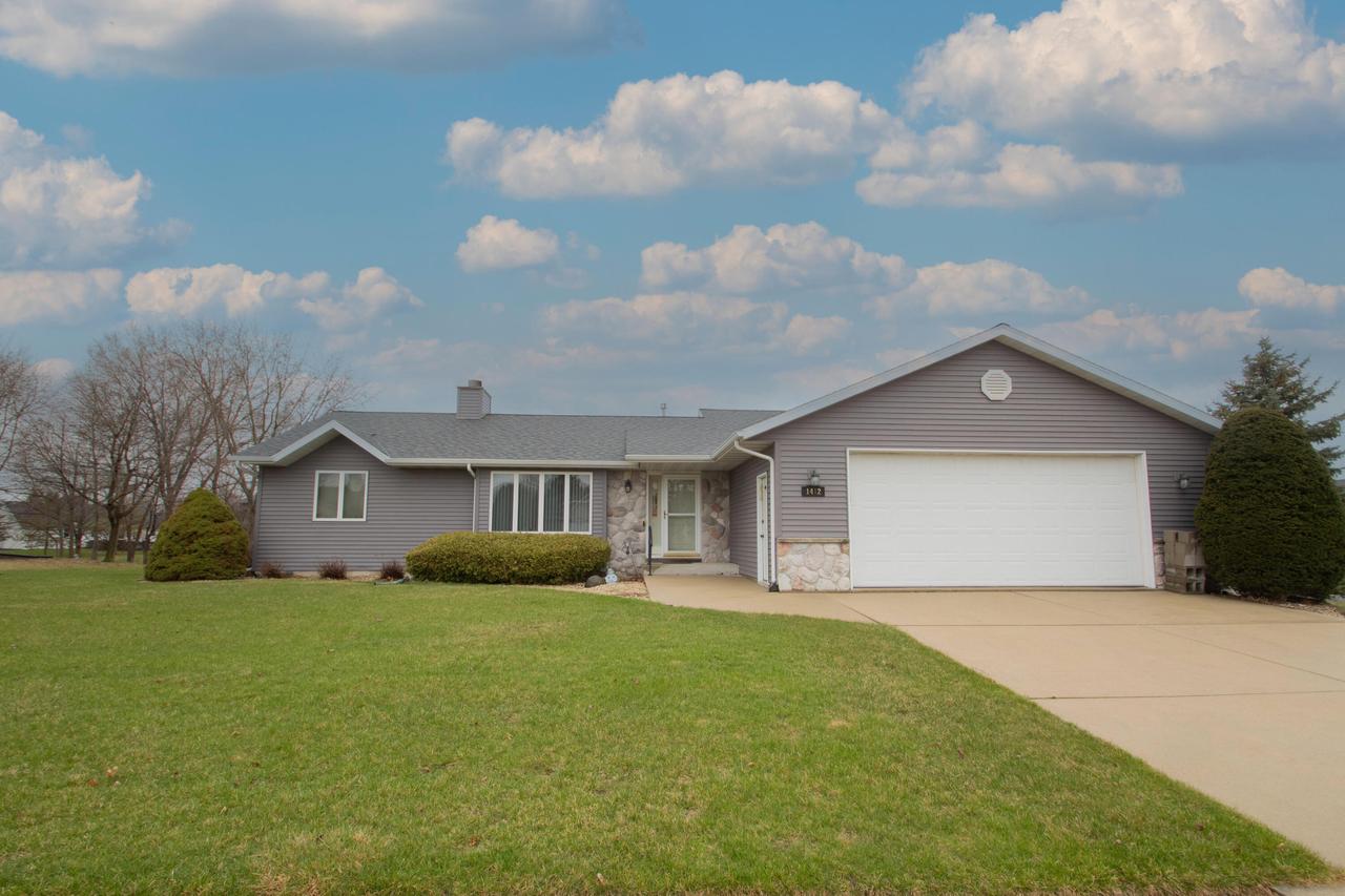1412 Meadowbrook Dr, Watertown, WI 53098